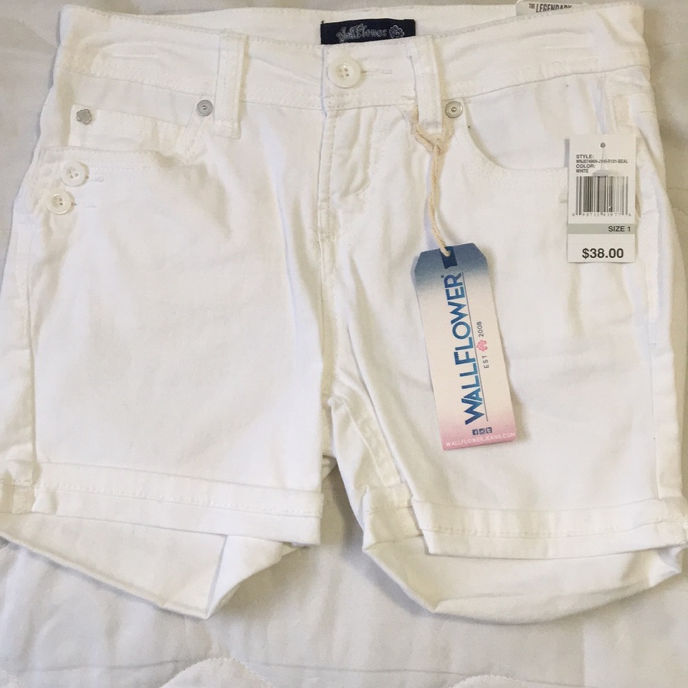 Brand New✨ Wallflower White Midi Shorts